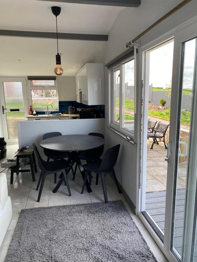 Eden Garden Villa Llangain Екстериор снимка